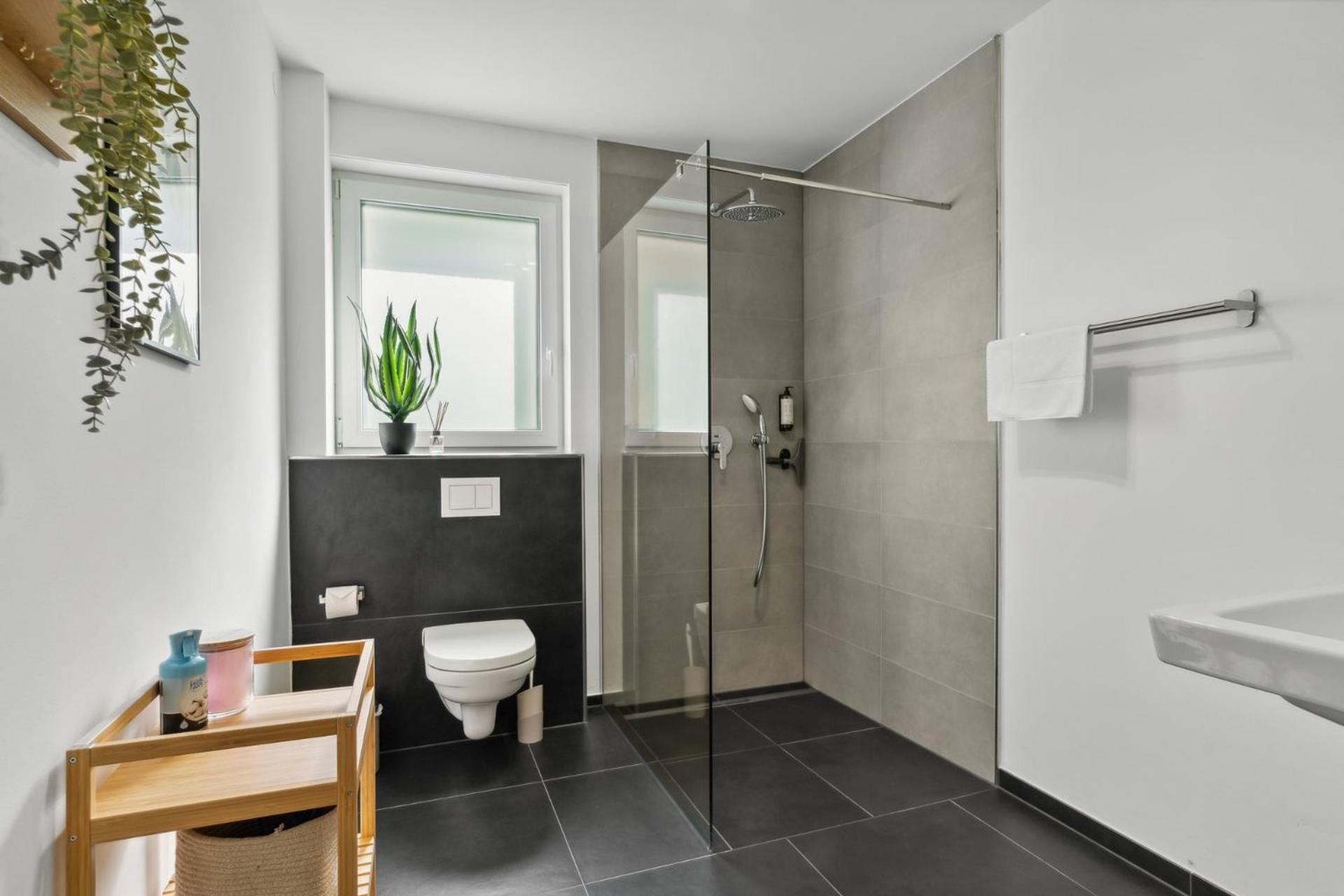 Zwei Apartments Fuer Bis Zu 8 Personen Zentral, Modern, Mit Terrasse & Balkon Bielefeld Exteriör bild