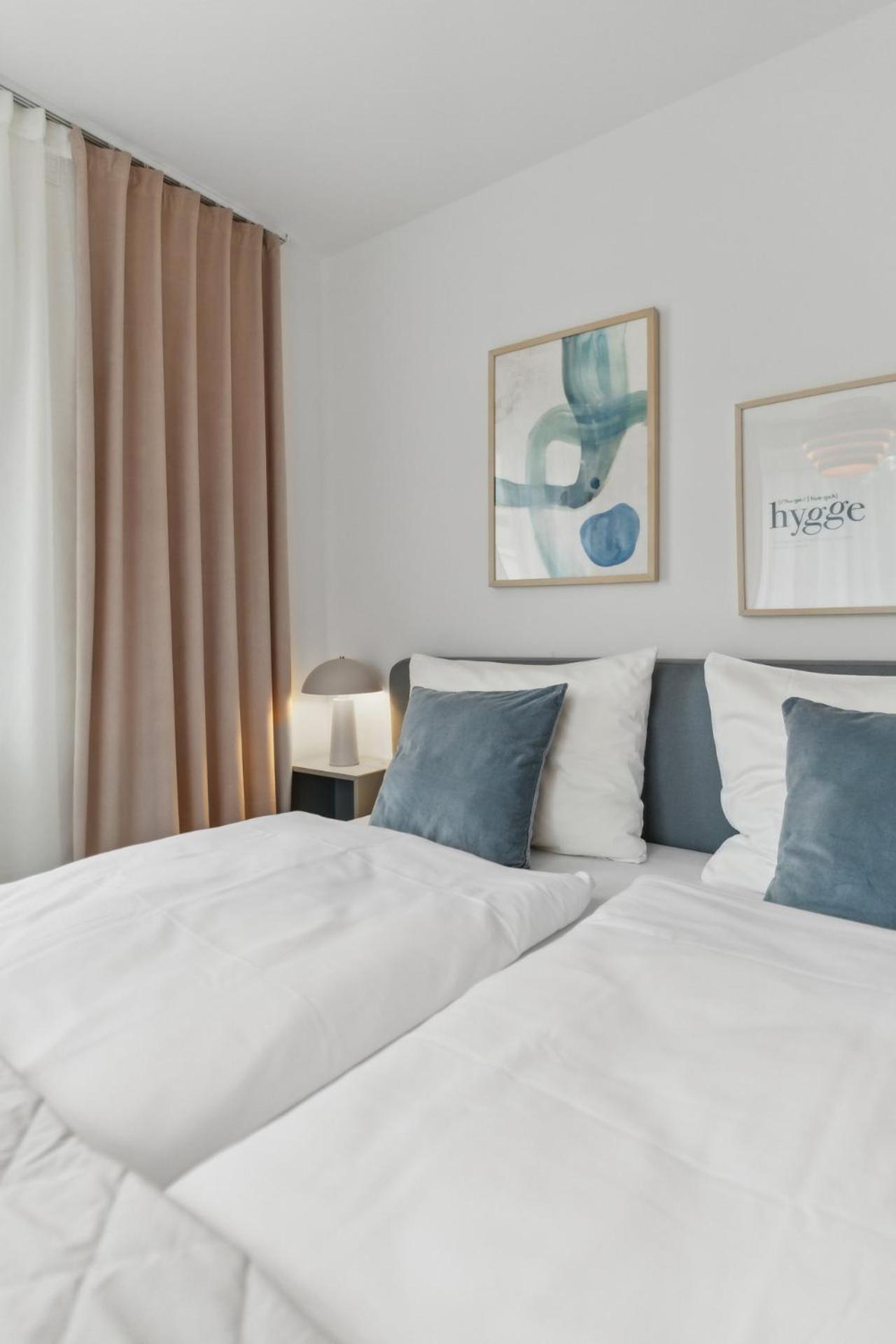 Zwei Apartments Fuer Bis Zu 8 Personen Zentral, Modern, Mit Terrasse & Balkon Bielefeld Exteriör bild