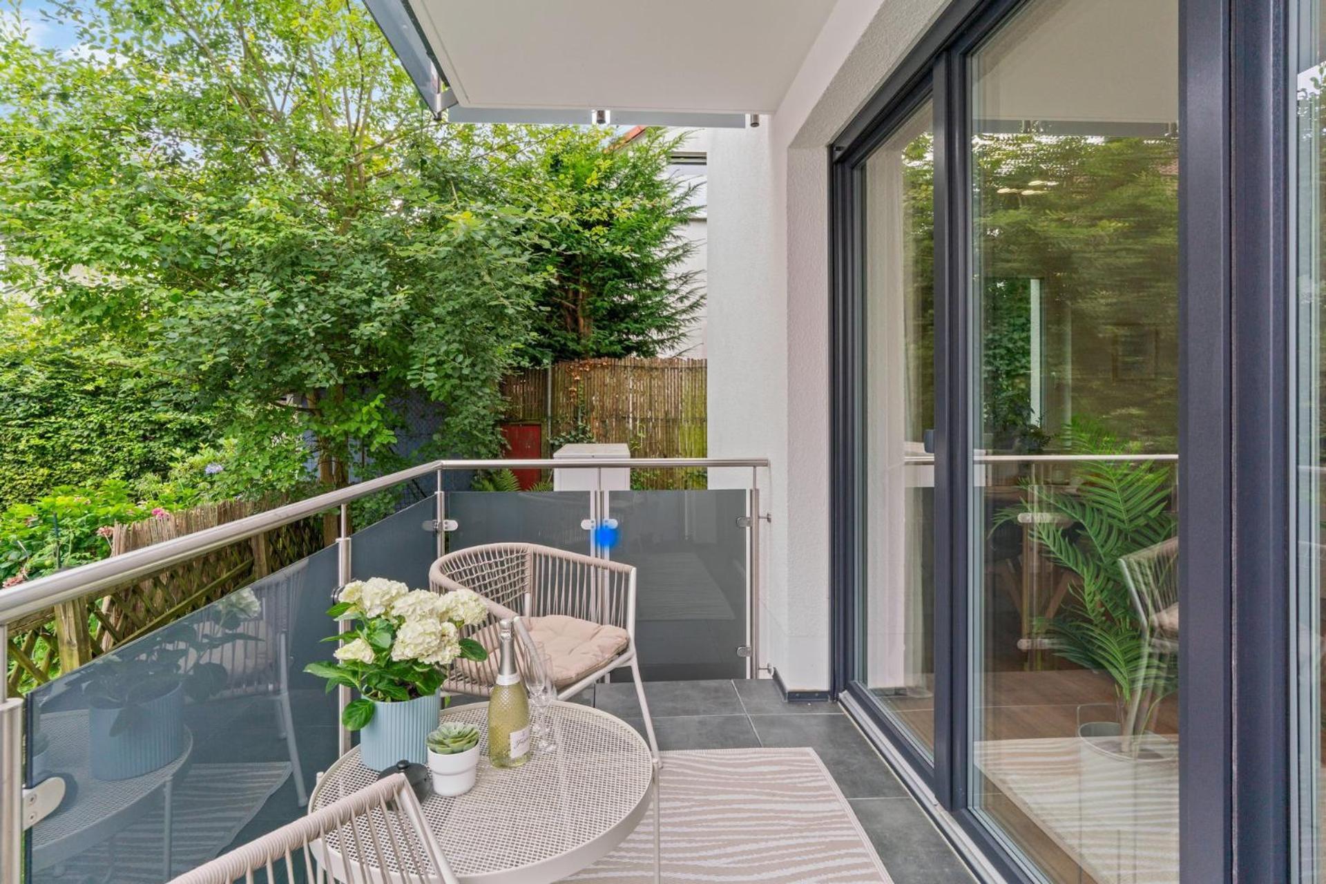 Zwei Apartments Fuer Bis Zu 8 Personen Zentral, Modern, Mit Terrasse & Balkon Bielefeld Exteriör bild